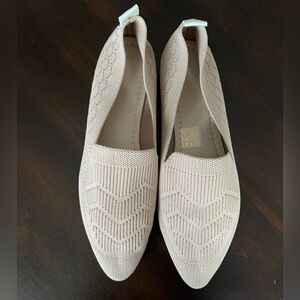 Chic Beige Knit Pointed Toe Flats | Size 8